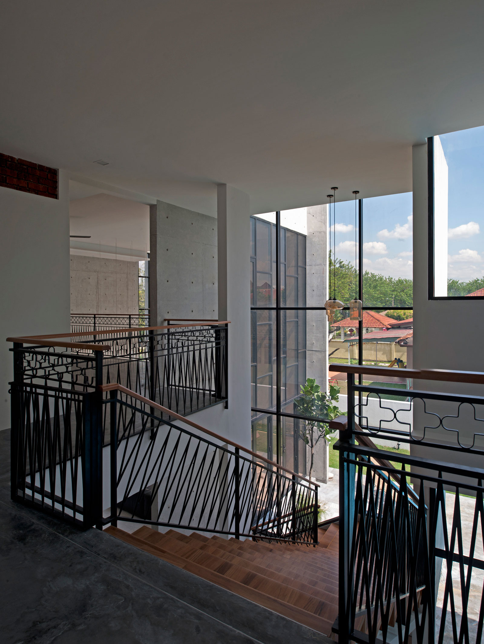 A Spacious Contemporary House with Stunning and Elegant Interiors in Selangor, Malaysia by Seshan Design (16)