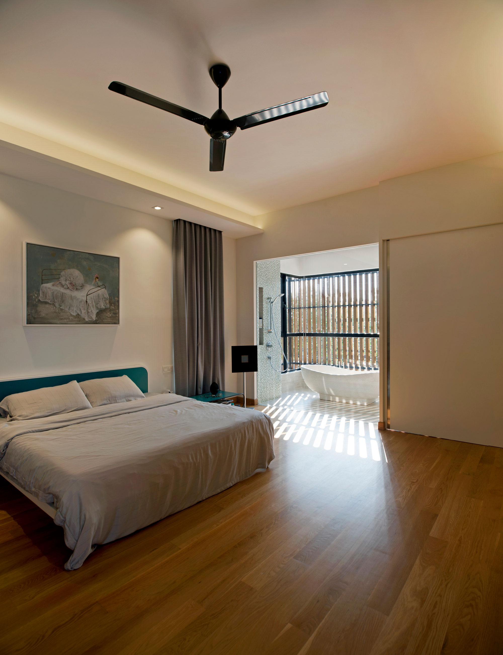 A Spacious Contemporary House with Stunning and Elegant Interiors in Selangor, Malaysia by Seshan Design (18)