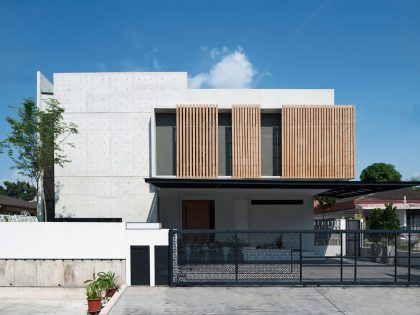 A Spacious Contemporary House with Stunning and Elegant Interiors in Selangor, Malaysia by Seshan Design (3)