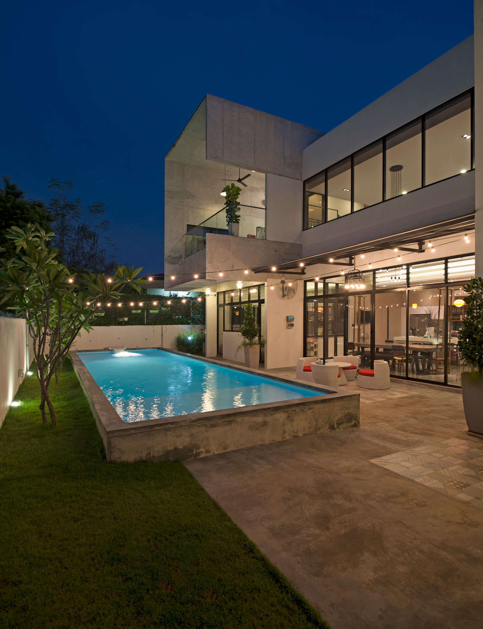 A Spacious Contemporary House with Stunning and Elegant Interiors in Selangor, Malaysia by Seshan Design (31)