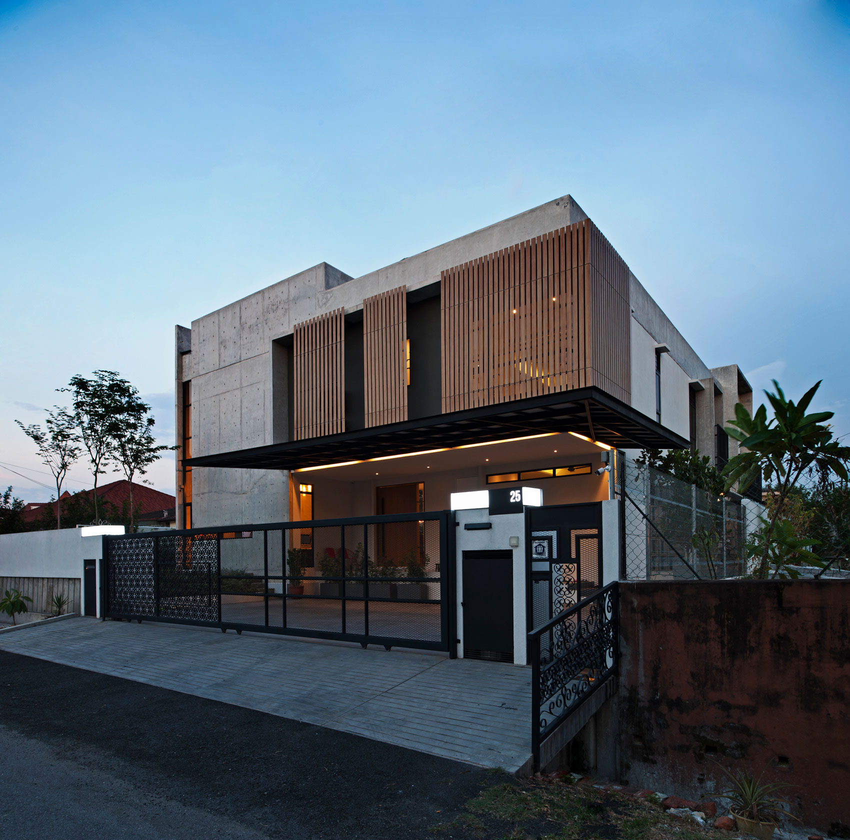 A Spacious Contemporary House with Stunning and Elegant Interiors in Selangor, Malaysia by Seshan Design (32)
