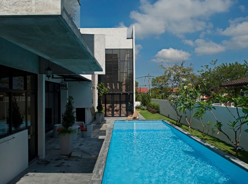 A Spacious Contemporary House with Stunning and Elegant Interiors in Selangor, Malaysia by Seshan Design (4)
