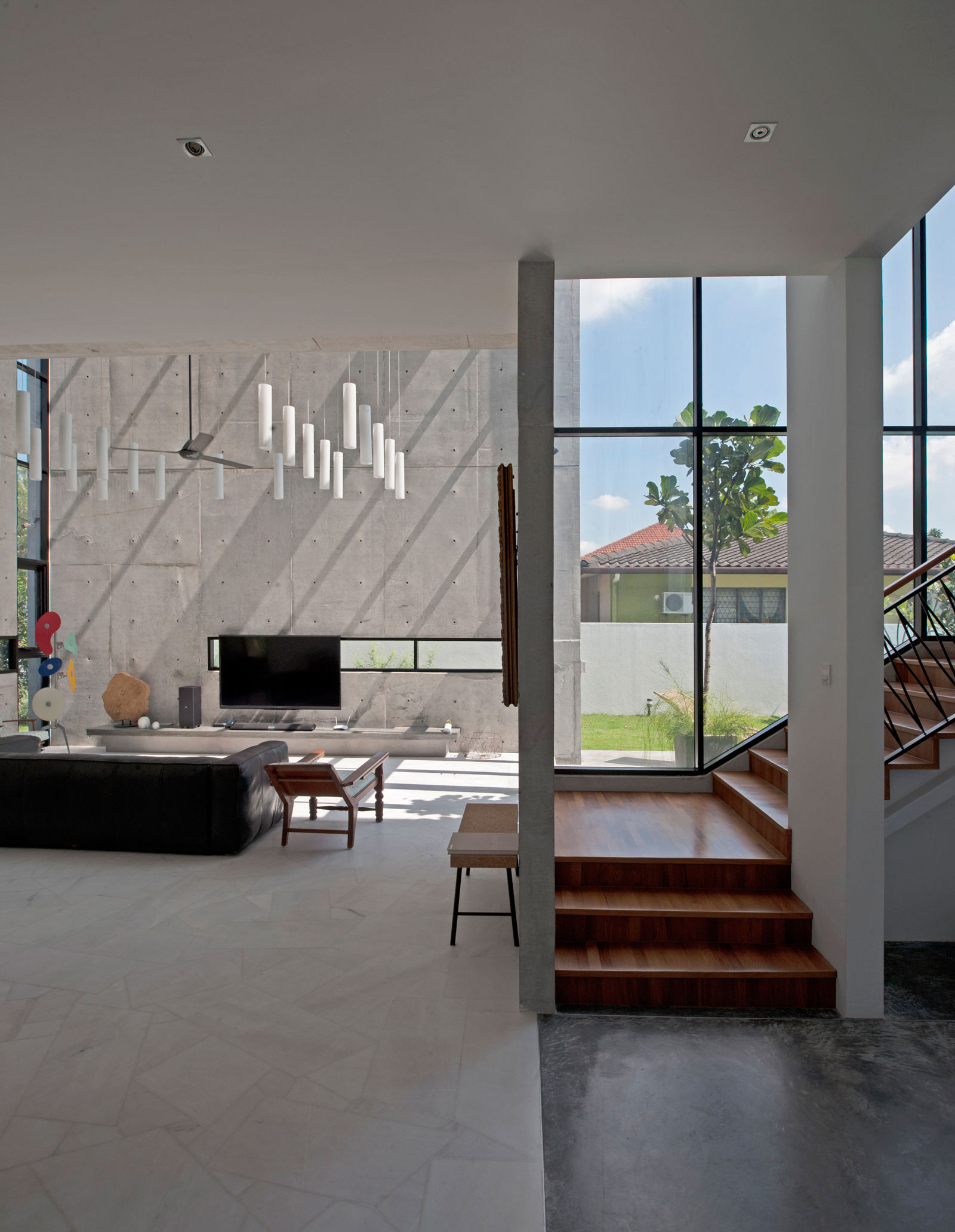 A Spacious Contemporary House with Stunning and Elegant Interiors in Selangor, Malaysia by Seshan Design (8)