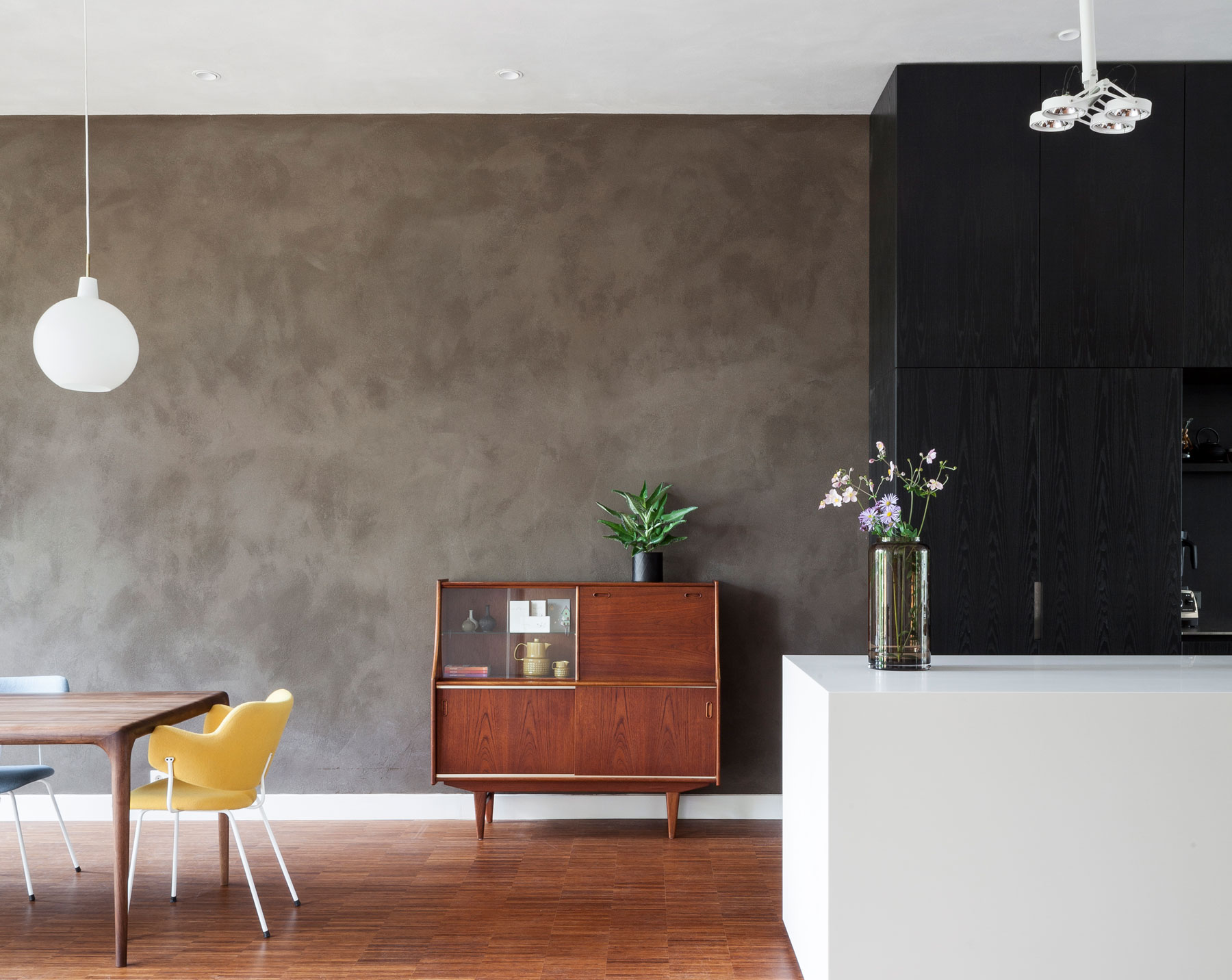 A Spacious Contemporary Townhouse with Balconies and Full-Storey Windows in Rotterdam by Paul de Ruiter Architects & Chris Collaris (10)