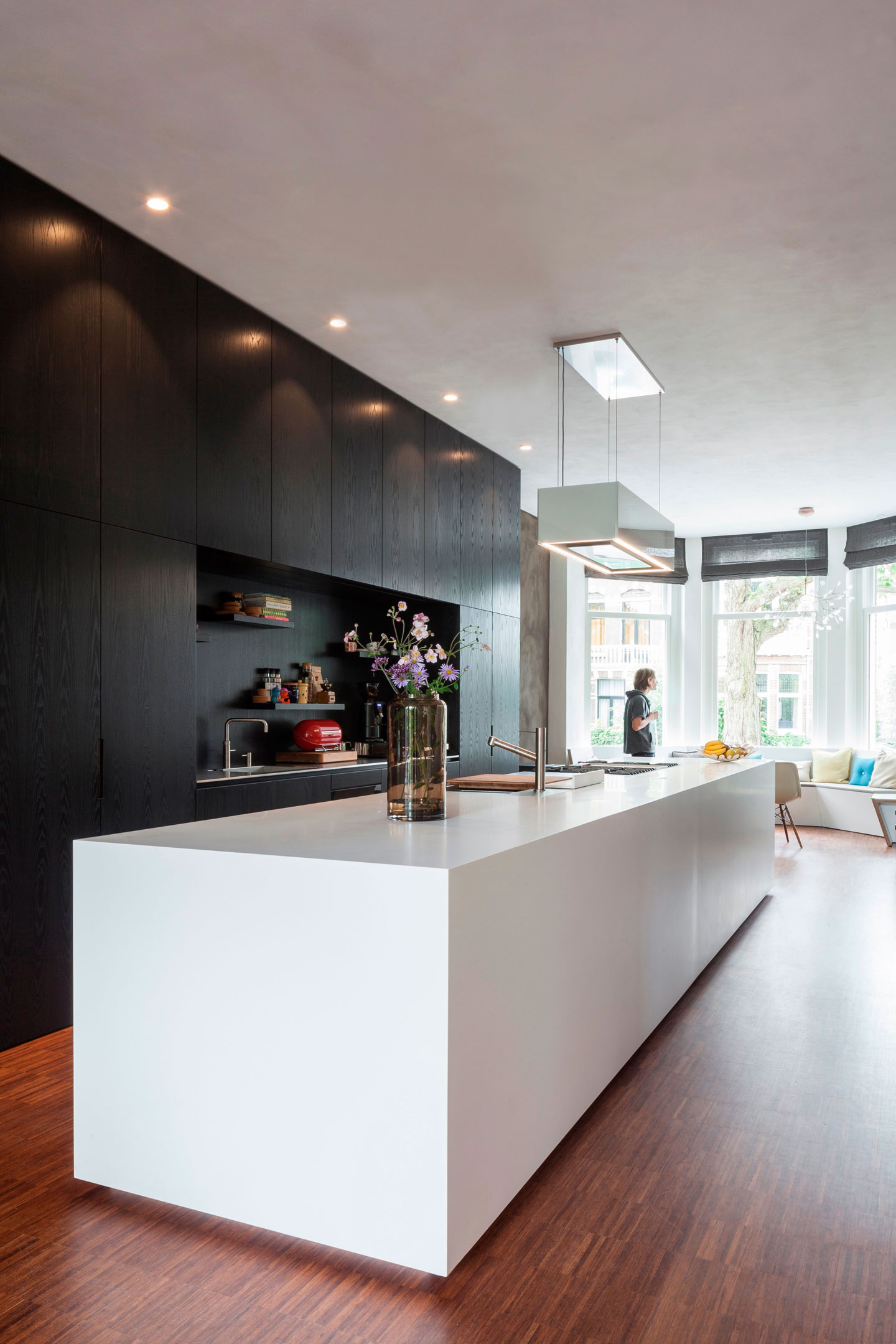 A Spacious Contemporary Townhouse with Balconies and Full-Storey Windows in Rotterdam by Paul de Ruiter Architects & Chris Collaris (11)