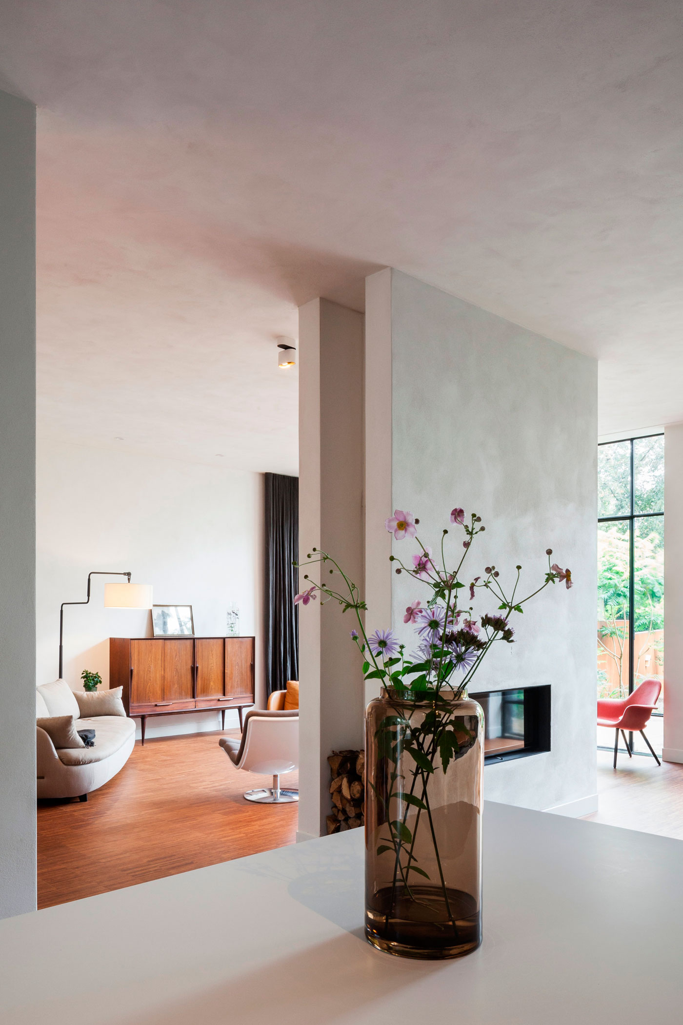 A Spacious Contemporary Townhouse with Balconies and Full-Storey Windows in Rotterdam by Paul de Ruiter Architects & Chris Collaris (12)