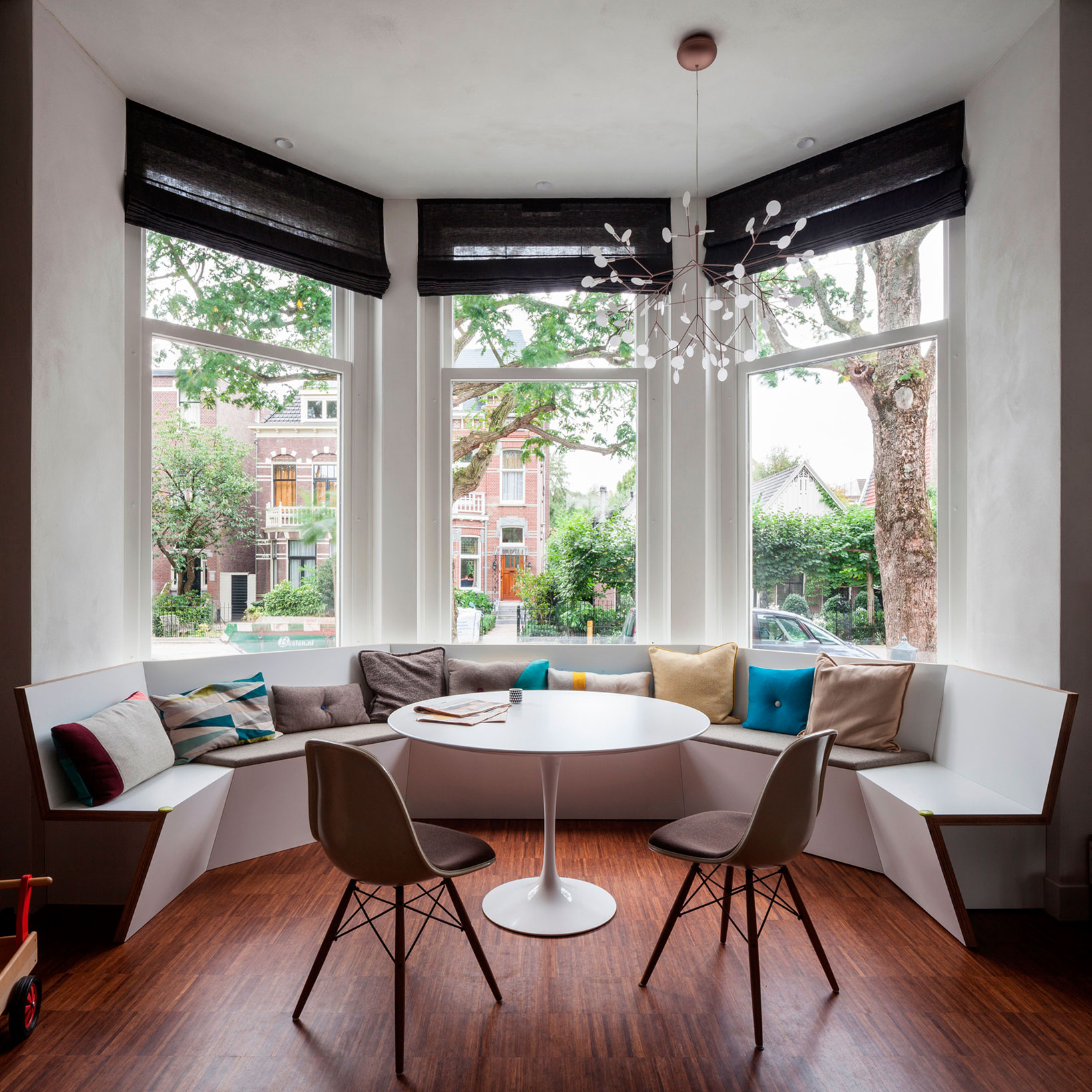 A Spacious Contemporary Townhouse with Balconies and Full-Storey Windows in Rotterdam by Paul de Ruiter Architects & Chris Collaris (14)