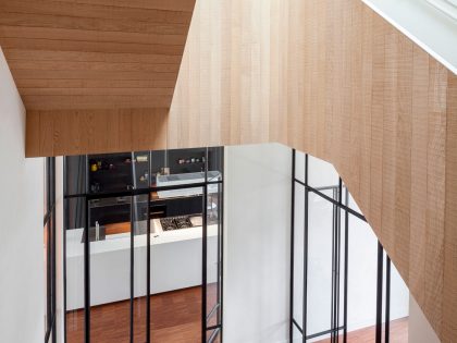 A Spacious Contemporary Townhouse with Balconies and Full-Storey Windows in Rotterdam by Paul de Ruiter Architects & Chris Collaris (17)