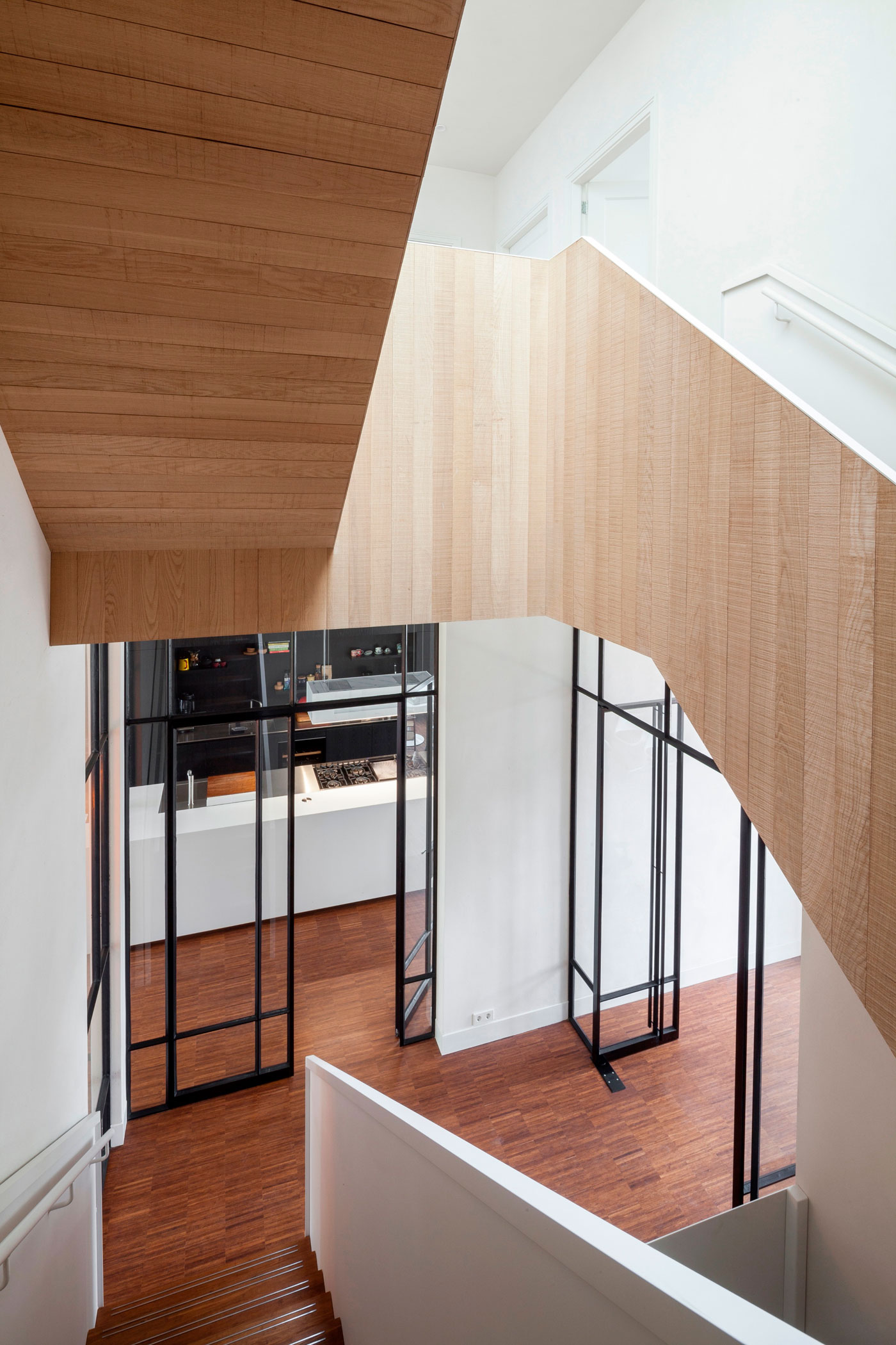 A Spacious Contemporary Townhouse with Balconies and Full-Storey Windows in Rotterdam by Paul de Ruiter Architects & Chris Collaris (17)