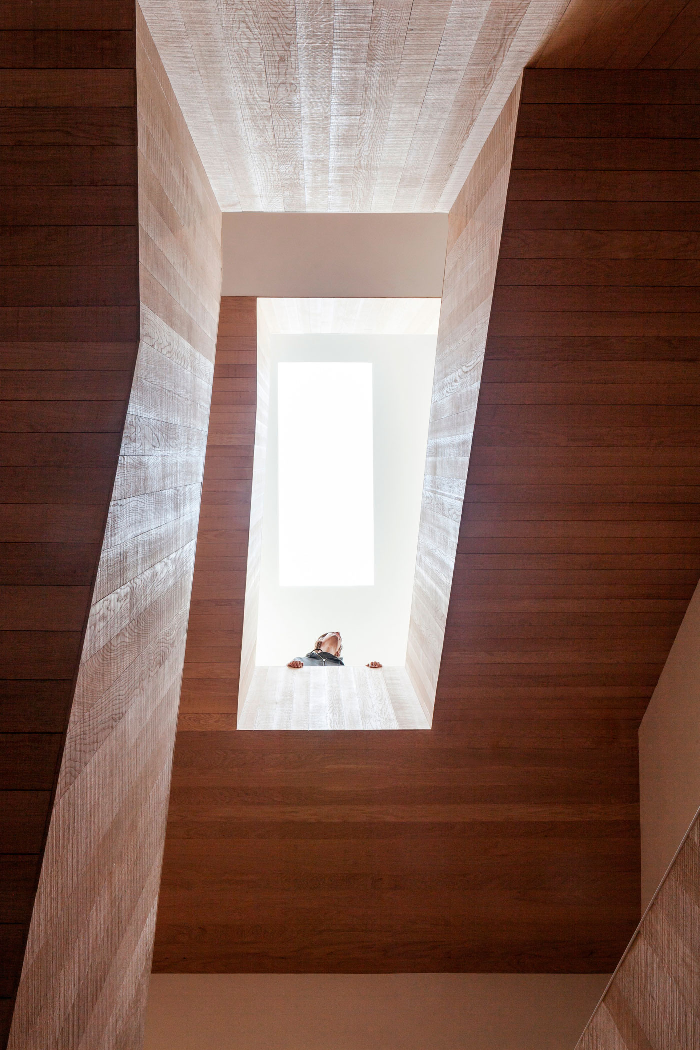 A Spacious Contemporary Townhouse with Balconies and Full-Storey Windows in Rotterdam by Paul de Ruiter Architects & Chris Collaris (19)