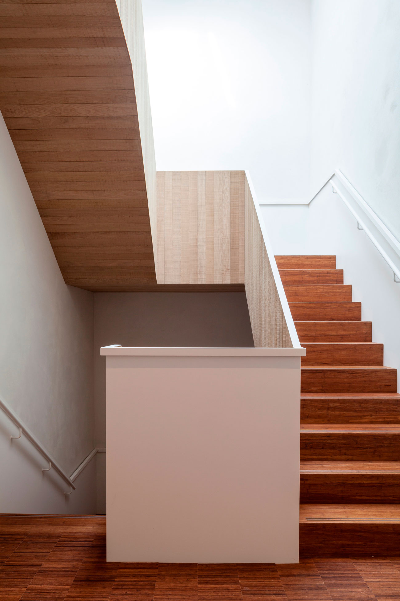 A Spacious Contemporary Townhouse with Balconies and Full-Storey Windows in Rotterdam by Paul de Ruiter Architects & Chris Collaris (20)
