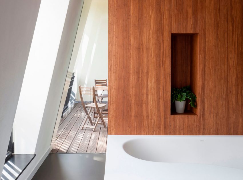 A Spacious Contemporary Townhouse with Balconies and Full-Storey Windows in Rotterdam by Paul de Ruiter Architects & Chris Collaris (23)