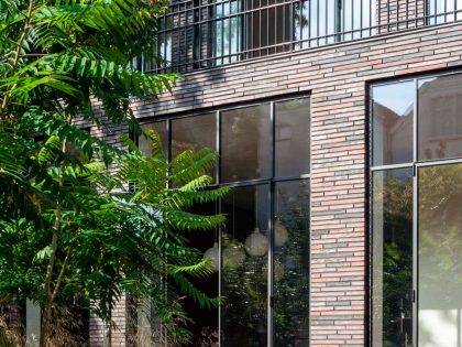 A Spacious Contemporary Townhouse with Balconies and Full-Storey Windows in Rotterdam by Paul de Ruiter Architects & Chris Collaris (3)