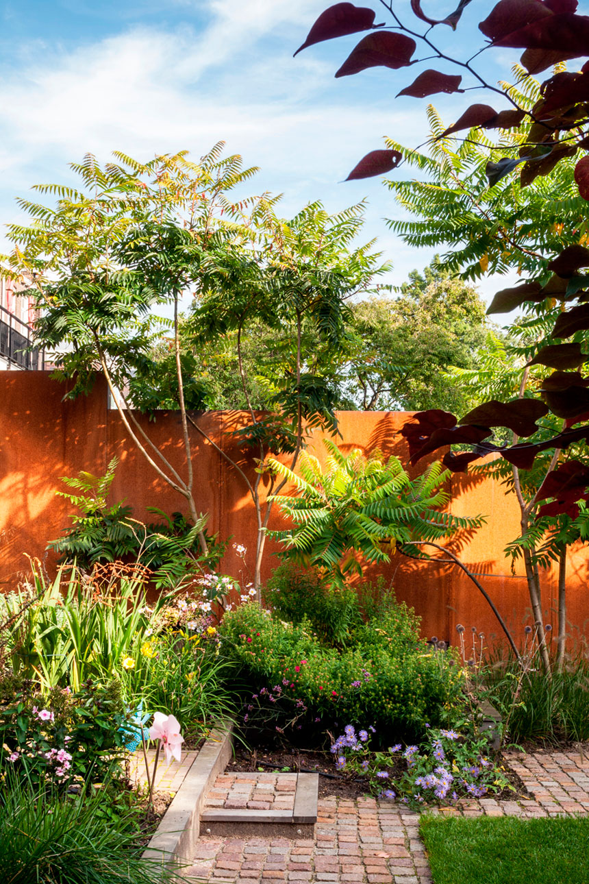 A Spacious Contemporary Townhouse with Balconies and Full-Storey Windows in Rotterdam by Paul de Ruiter Architects & Chris Collaris (4)