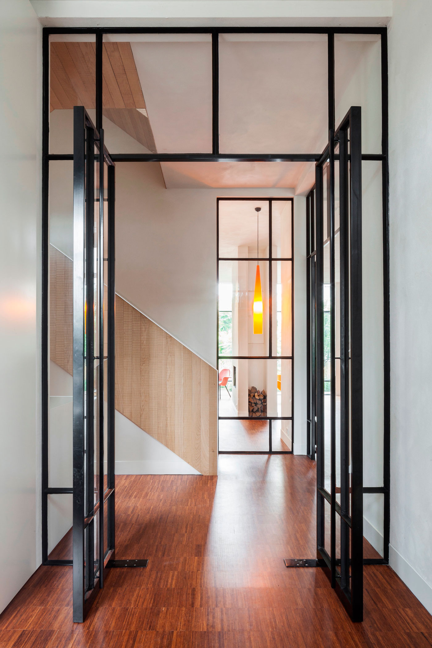 A Spacious Contemporary Townhouse with Balconies and Full-Storey Windows in Rotterdam by Paul de Ruiter Architects & Chris Collaris (7)