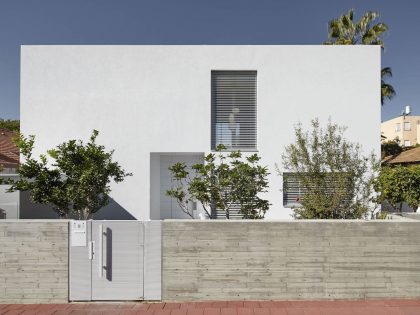 A Spacious Cube-Shaped House with Modern Features in Ramat Gan, Israel