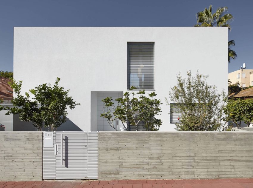 A Spacious Cube-Shaped House with Modern Features in Ramat Gan, Israel by Ella Sahar (1)