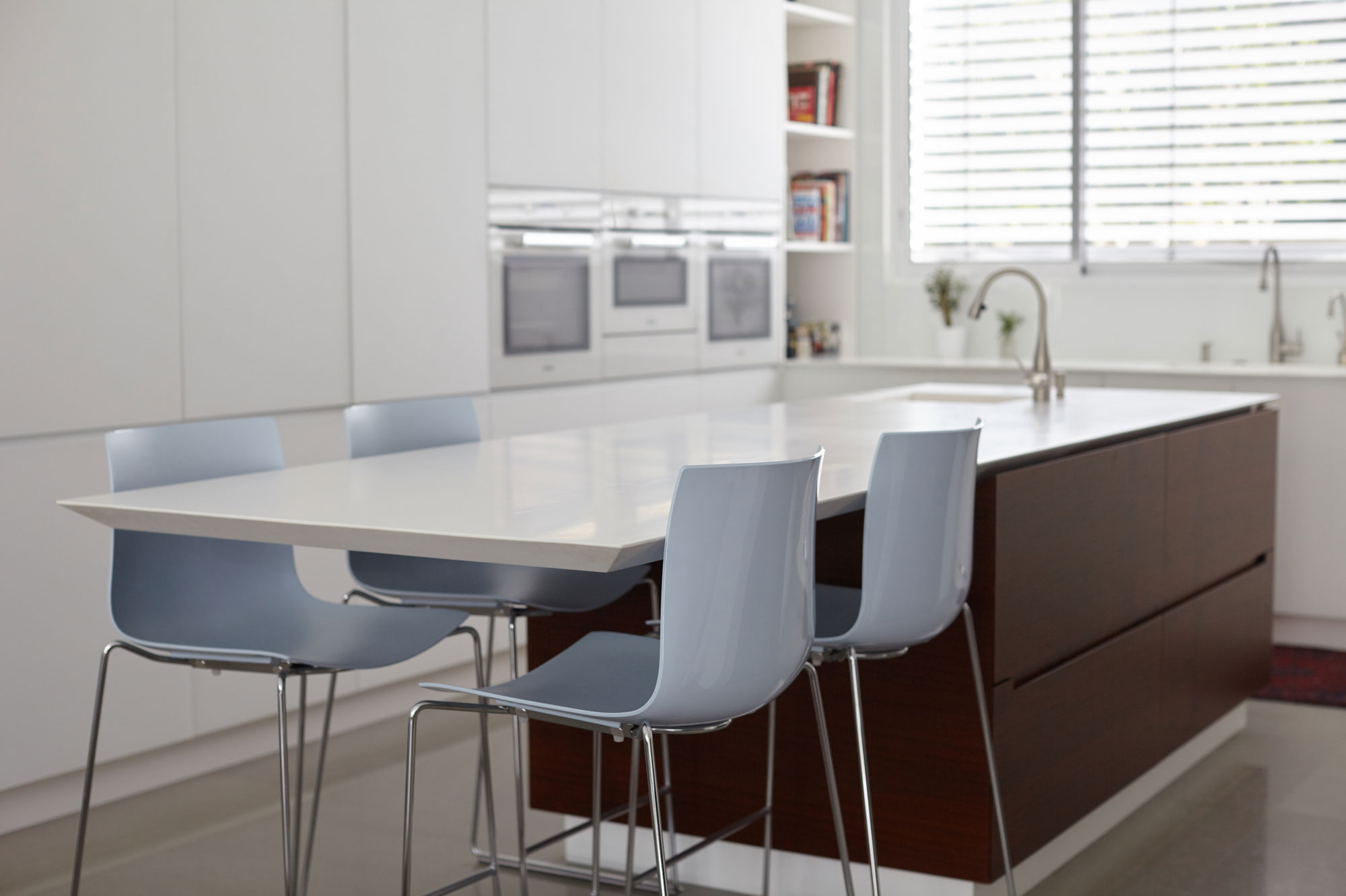 A Spacious Cube-Shaped House with Modern Features in Ramat Gan, Israel by Ella Sahar (12)