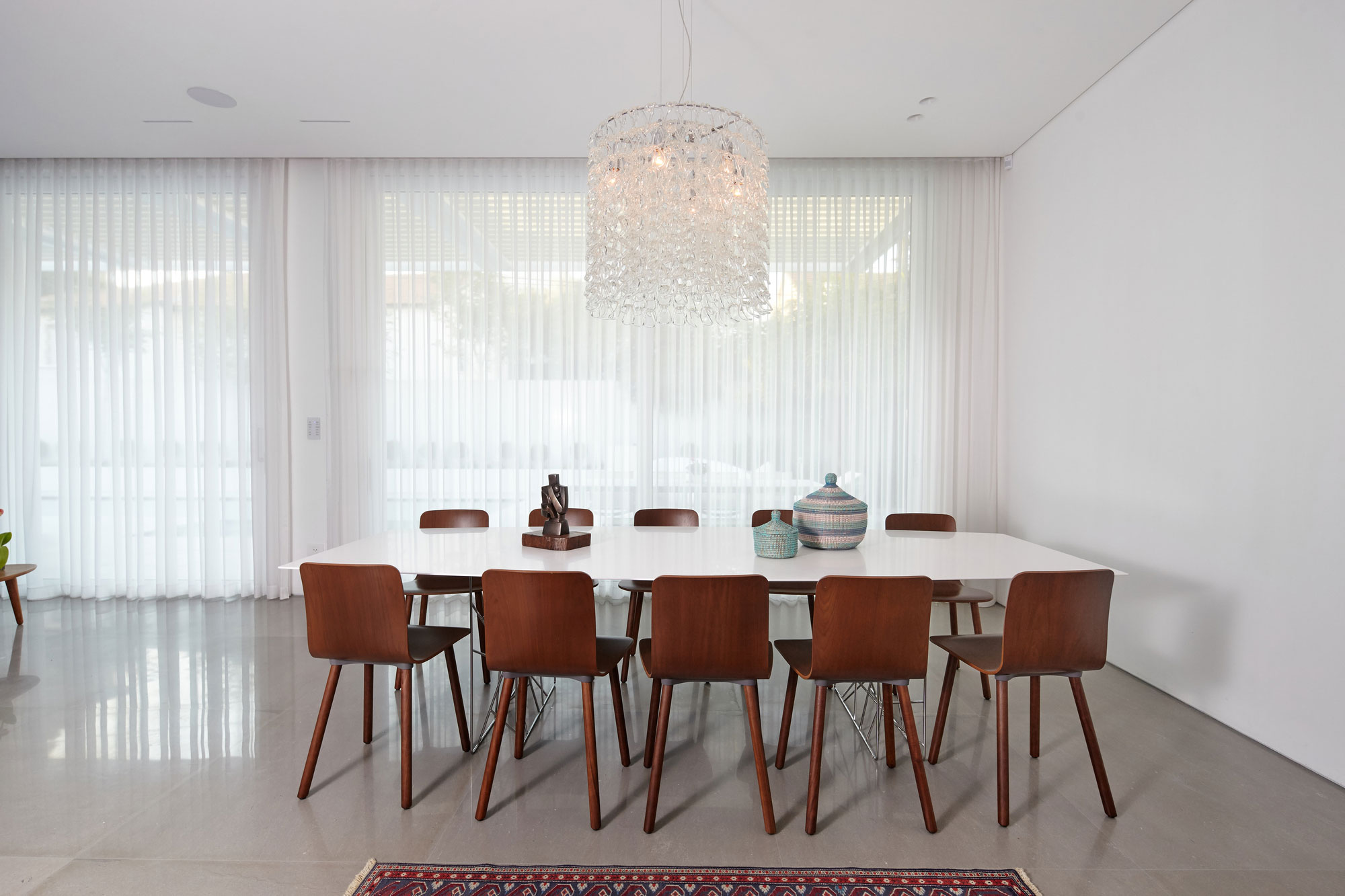 A Spacious Cube-Shaped House with Modern Features in Ramat Gan, Israel by Ella Sahar (14)