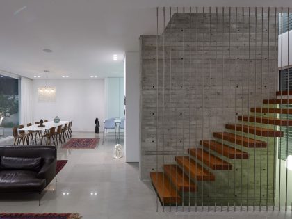 A Spacious Cube-Shaped House with Modern Features in Ramat Gan, Israel by Ella Sahar (15)