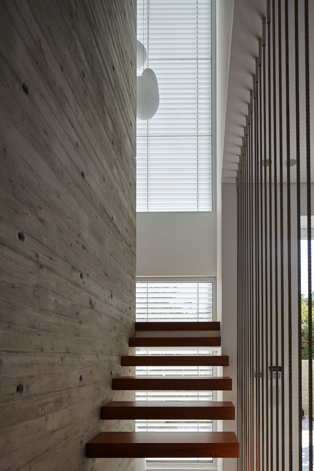 A Spacious Cube-Shaped House with Modern Features in Ramat Gan, Israel by Ella Sahar (17)