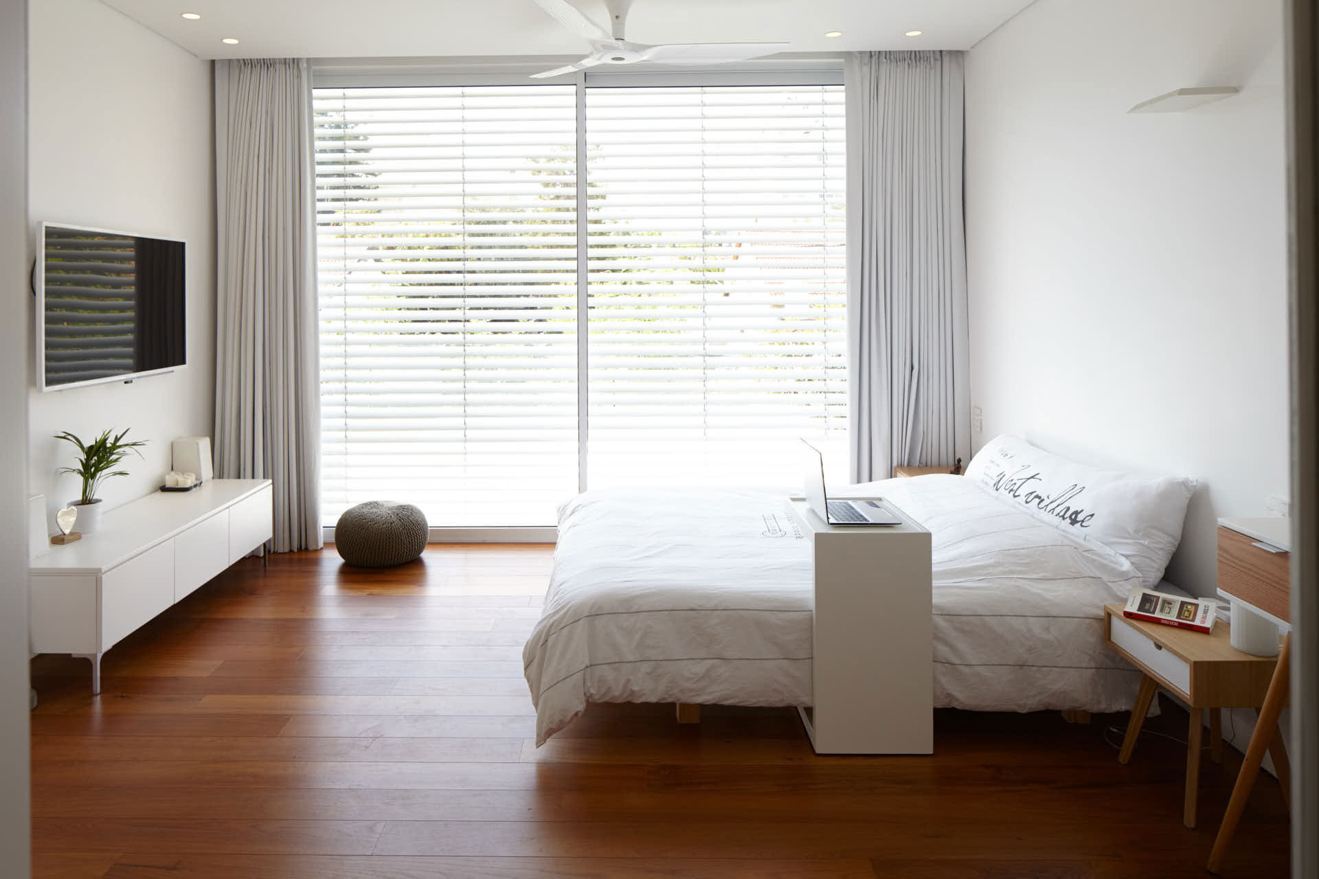A Spacious Cube-Shaped House with Modern Features in Ramat Gan, Israel by Ella Sahar (20)