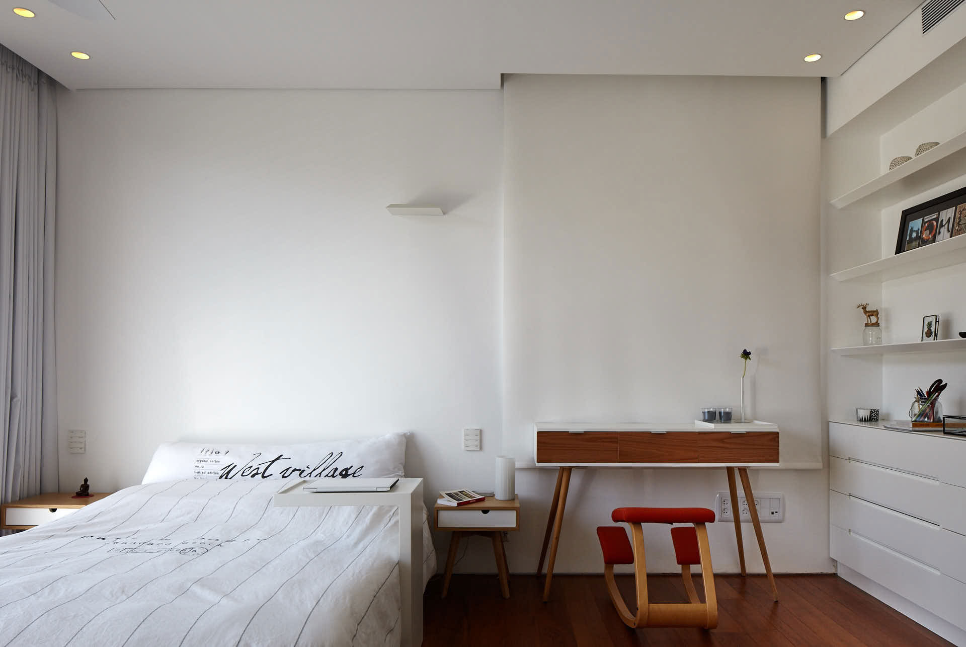 A Spacious Cube-Shaped House with Modern Features in Ramat Gan, Israel by Ella Sahar (21)