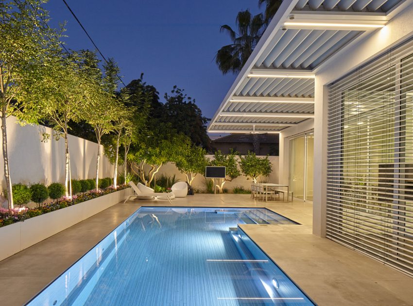 A Spacious Cube-Shaped House with Modern Features in Ramat Gan, Israel by Ella Sahar (25)