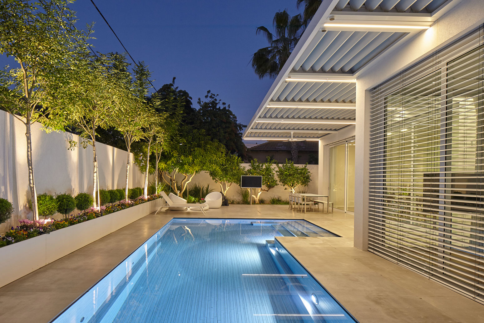 A Spacious Cube-Shaped House with Modern Features in Ramat Gan, Israel by Ella Sahar (25)