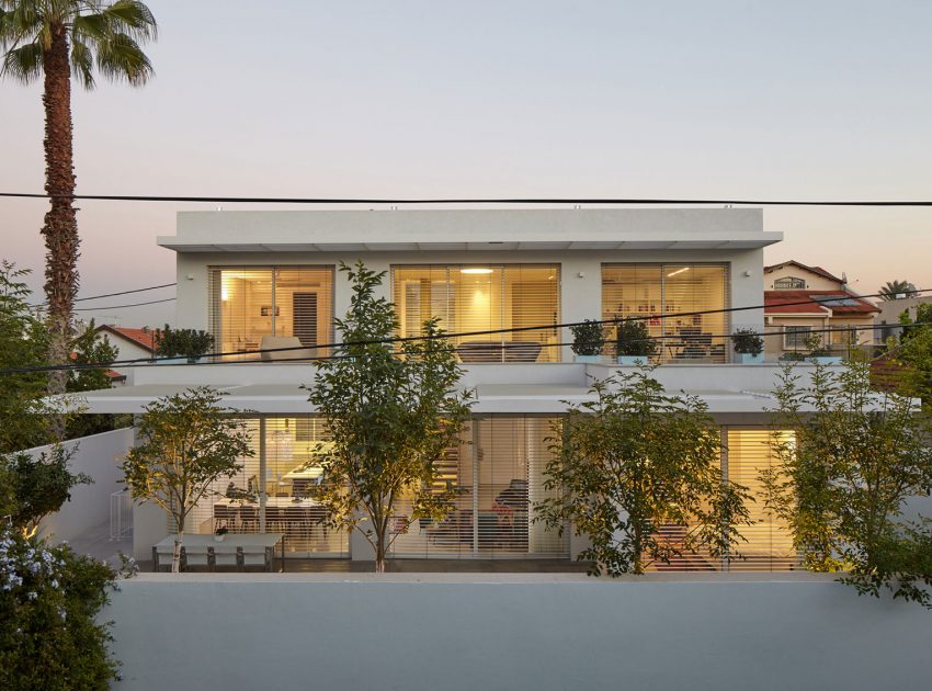 A Spacious Cube-Shaped House with Modern Features in Ramat Gan, Israel by Ella Sahar (28)