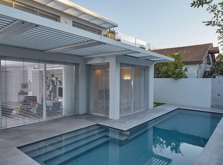 A Spacious Cube-Shaped House with Modern Features in Ramat Gan, Israel by Ella Sahar (3)