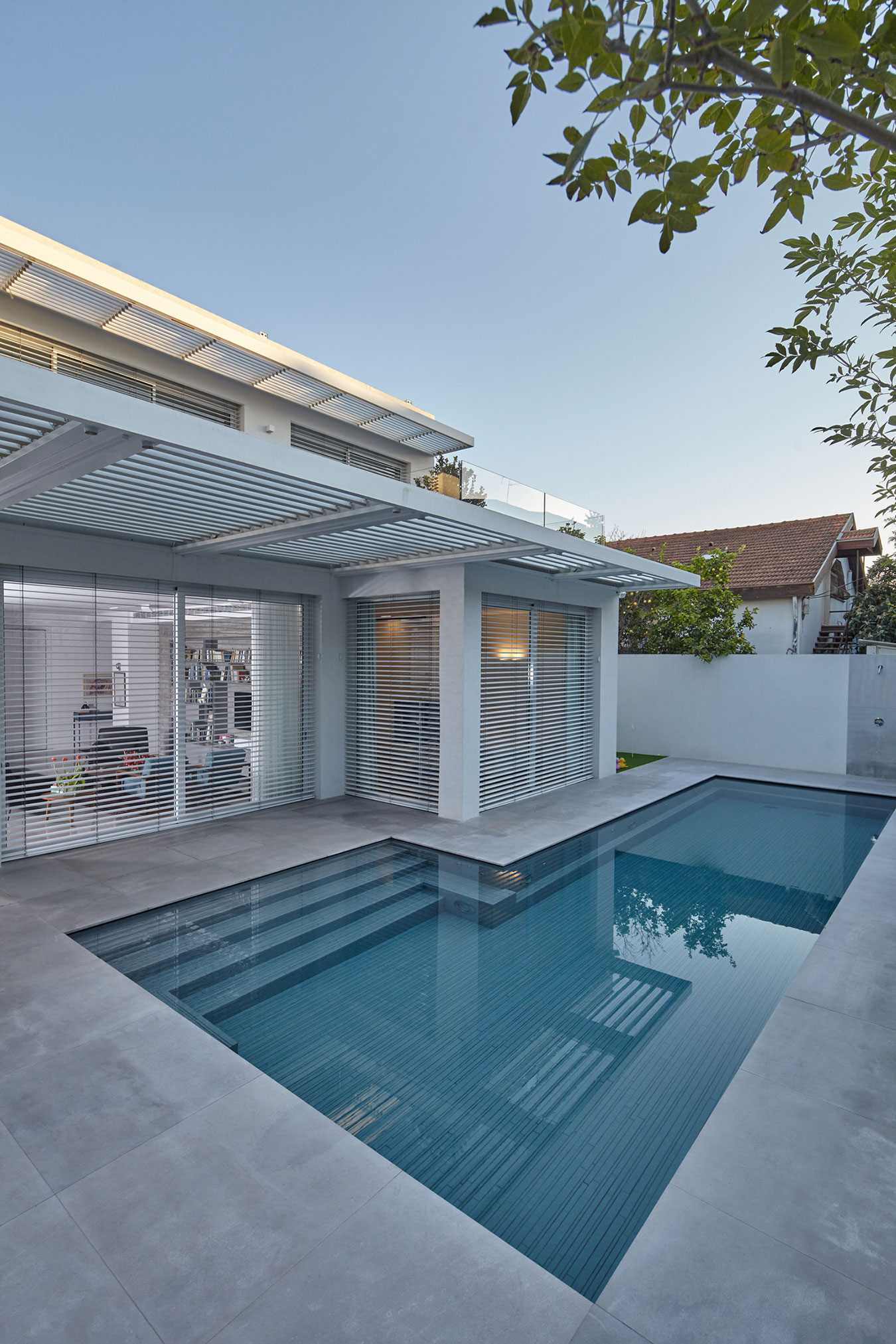 A Spacious Cube-Shaped House with Modern Features in Ramat Gan, Israel by Ella Sahar (3)