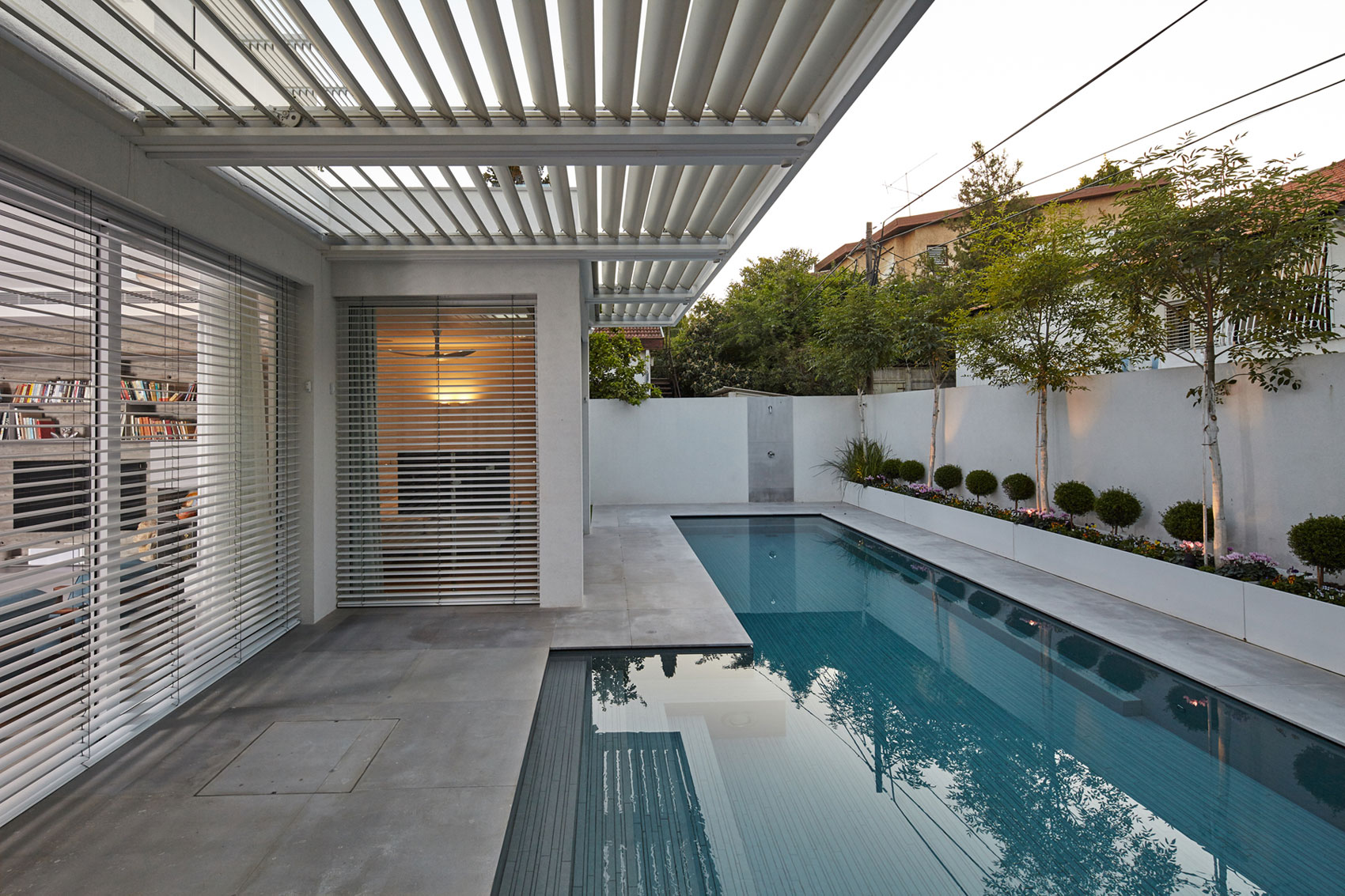 A Spacious Cube-Shaped House with Modern Features in Ramat Gan, Israel by Ella Sahar (4)