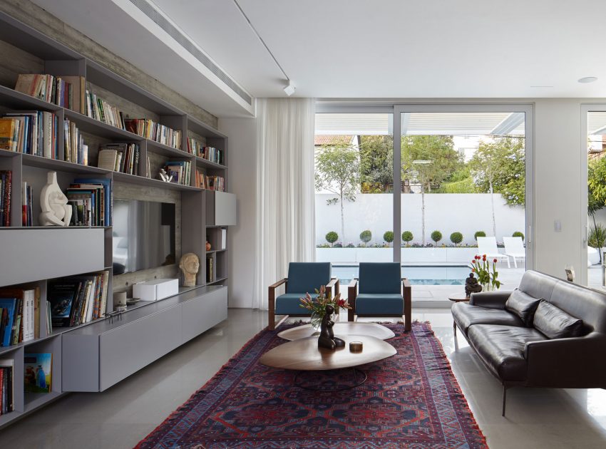 A Spacious Cube-Shaped House with Modern Features in Ramat Gan, Israel by Ella Sahar (9)