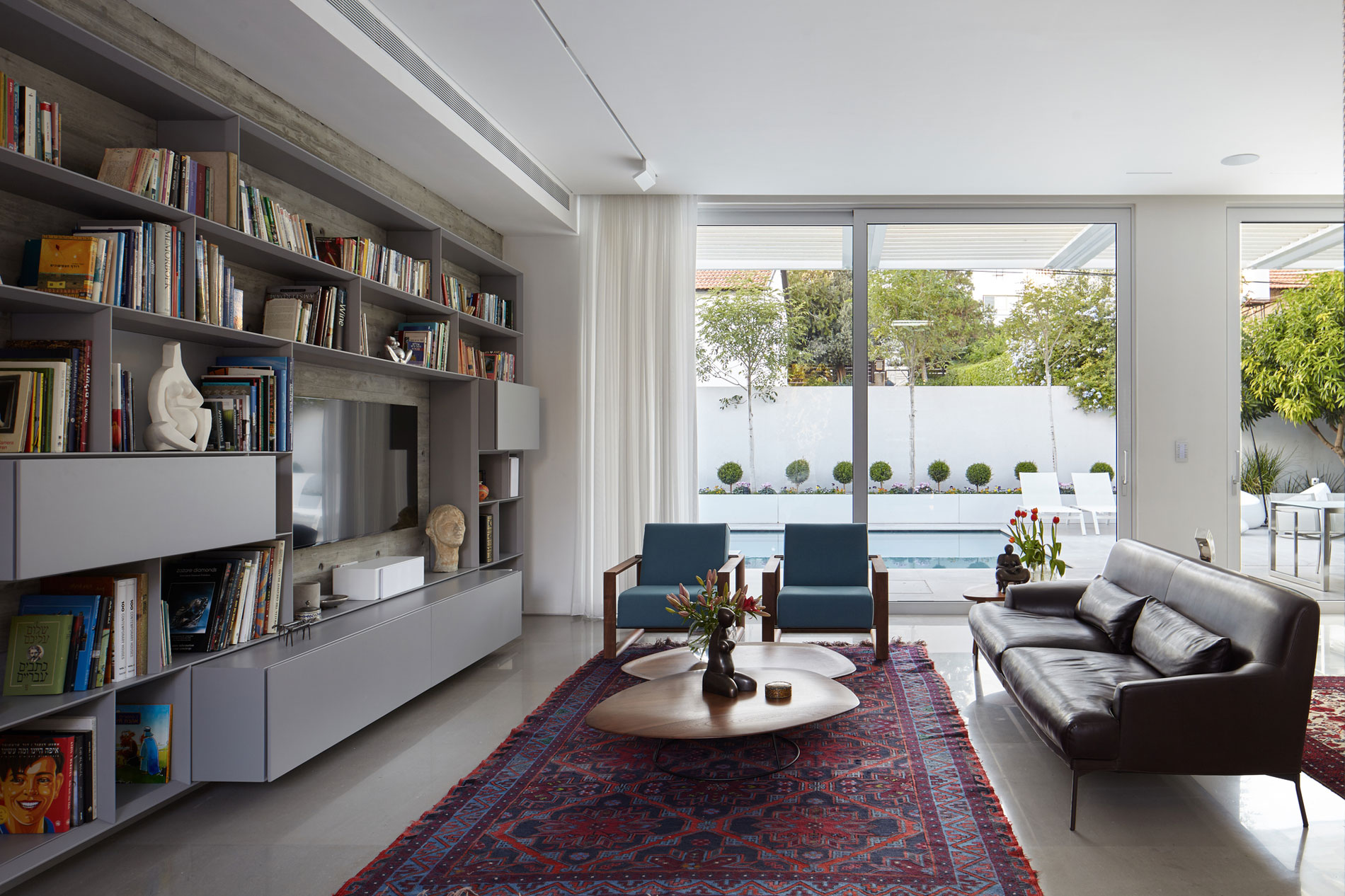 A Spacious Cube-Shaped House with Modern Features in Ramat Gan, Israel by Ella Sahar (9)