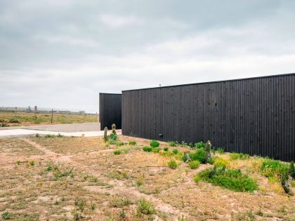 A Spacious Family-Friendly Home with Wood and Concrete Facade in Huentaleuquen, Chile by nüform (4)