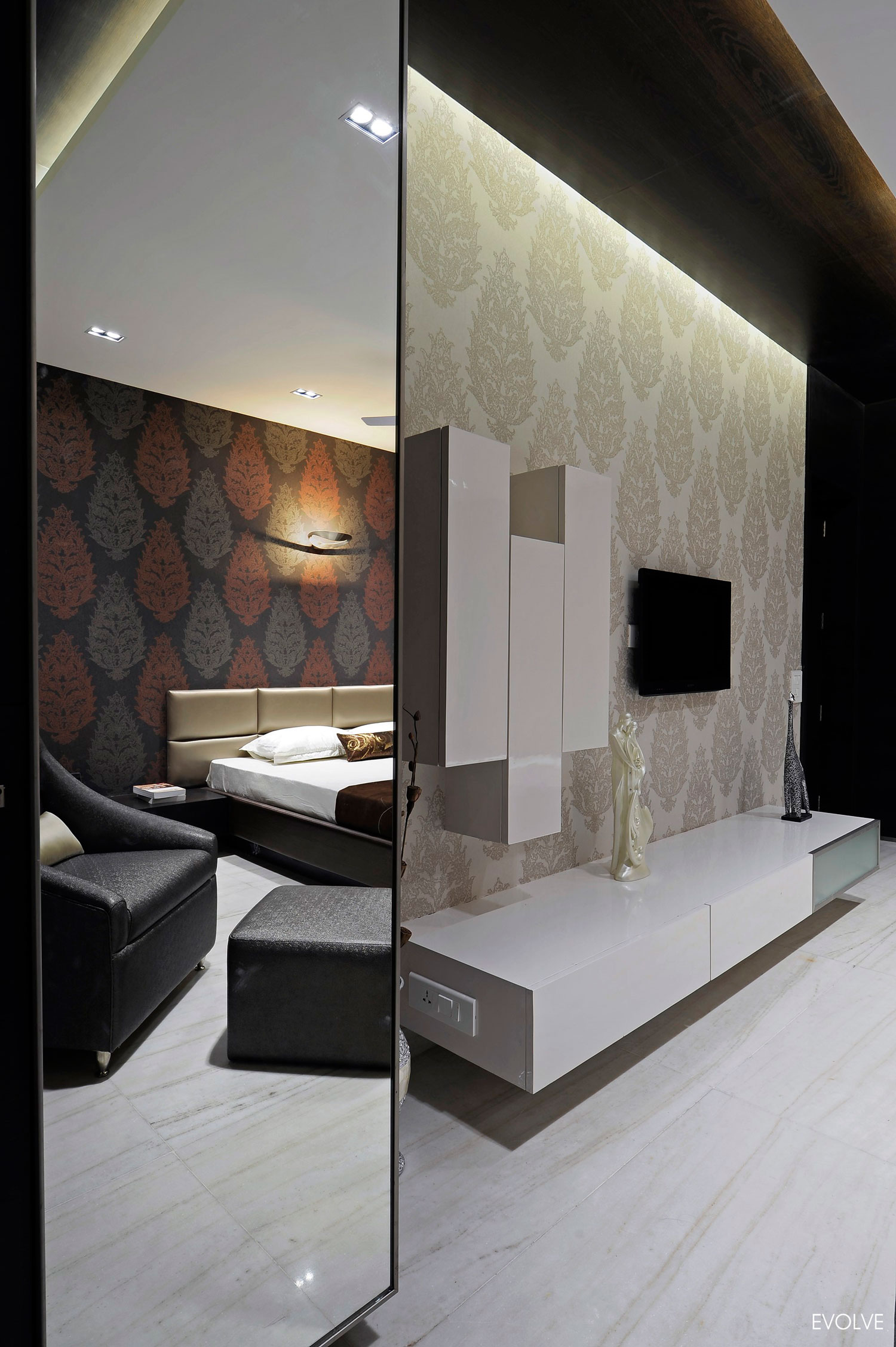 A Spacious and Practical Apartment with Modern Look in Mumbai, India by Evolve (12)