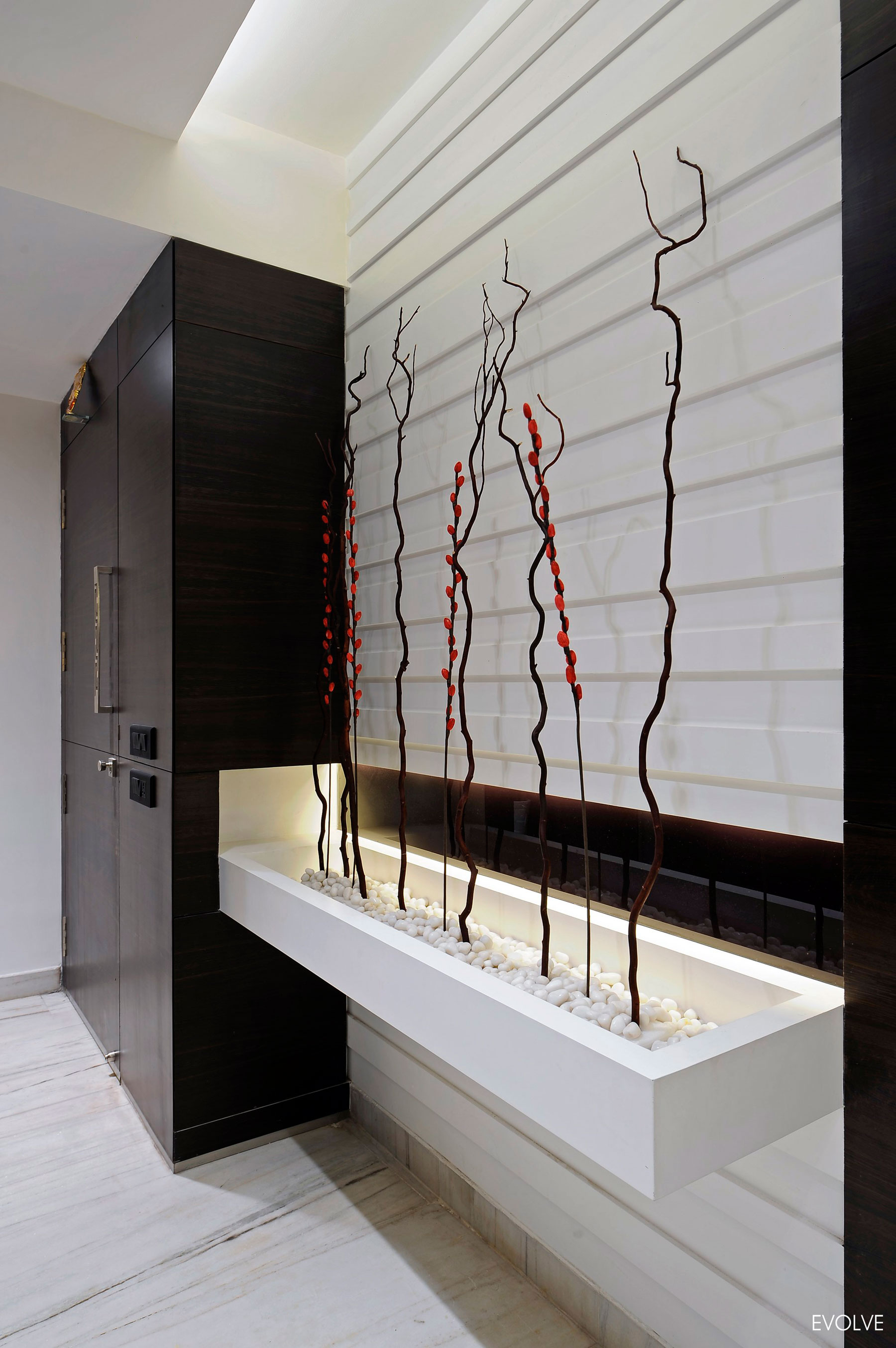 A Spacious and Practical Apartment with Modern Look in Mumbai, India by Evolve (5)