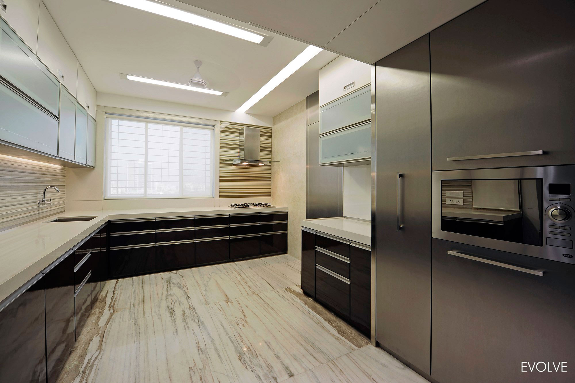 A Spacious and Practical Apartment with Modern Look in Mumbai, India by Evolve (6)