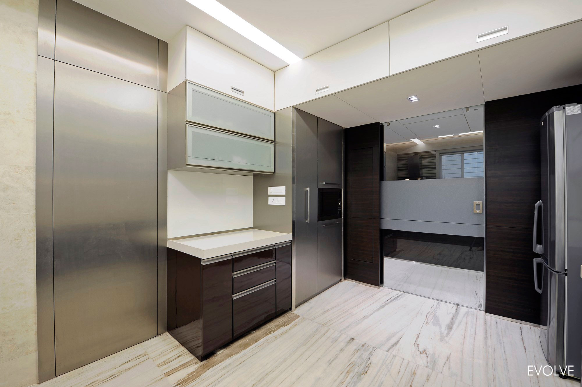 A Spacious and Practical Apartment with Modern Look in Mumbai, India by Evolve (7)