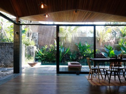 A Spectacular Contemporary Home in a Lush Tropical Environment of Bali, Indonesia by Alexis Dornier (18)
