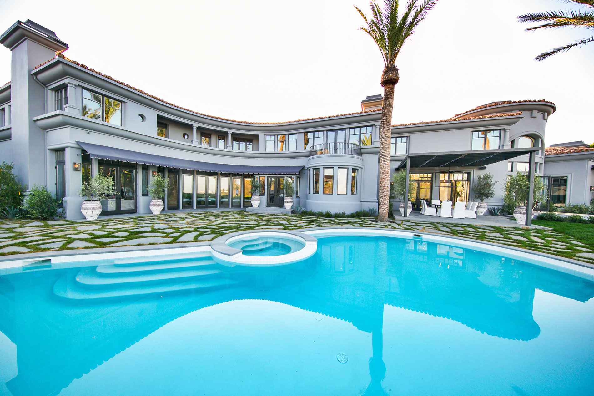 A Spectacular Contemporary Home with Majestic Views of the City, Ocean and Mountains in Beverly Hills by Maxime Jacquet (1)