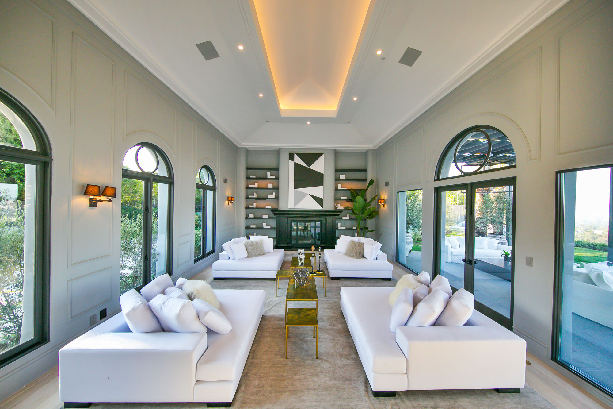 A Spectacular Contemporary Home with Majestic Views of the City, Ocean and Mountains in Beverly Hills by Maxime Jacquet (12)