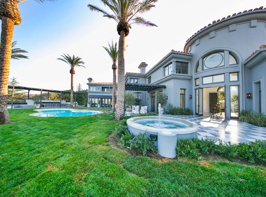 A Spectacular Contemporary Home with Majestic Views of the City, Ocean and Mountains in Beverly Hills by Maxime Jacquet (2)