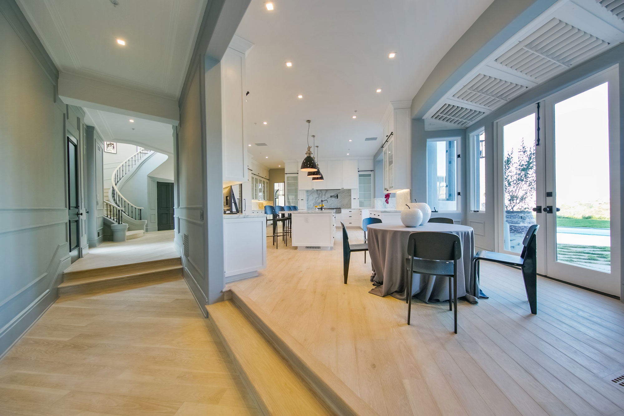 A Spectacular Contemporary Home with Majestic Views of the City, Ocean and Mountains in Beverly Hills by Maxime Jacquet (23)