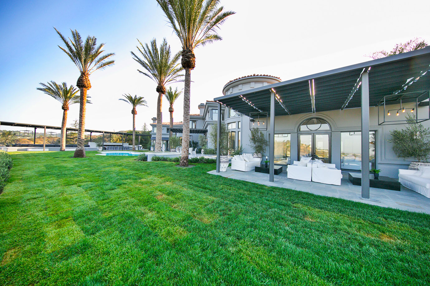 A Spectacular Contemporary Home with Majestic Views of the City, Ocean and Mountains in Beverly Hills by Maxime Jacquet (3)