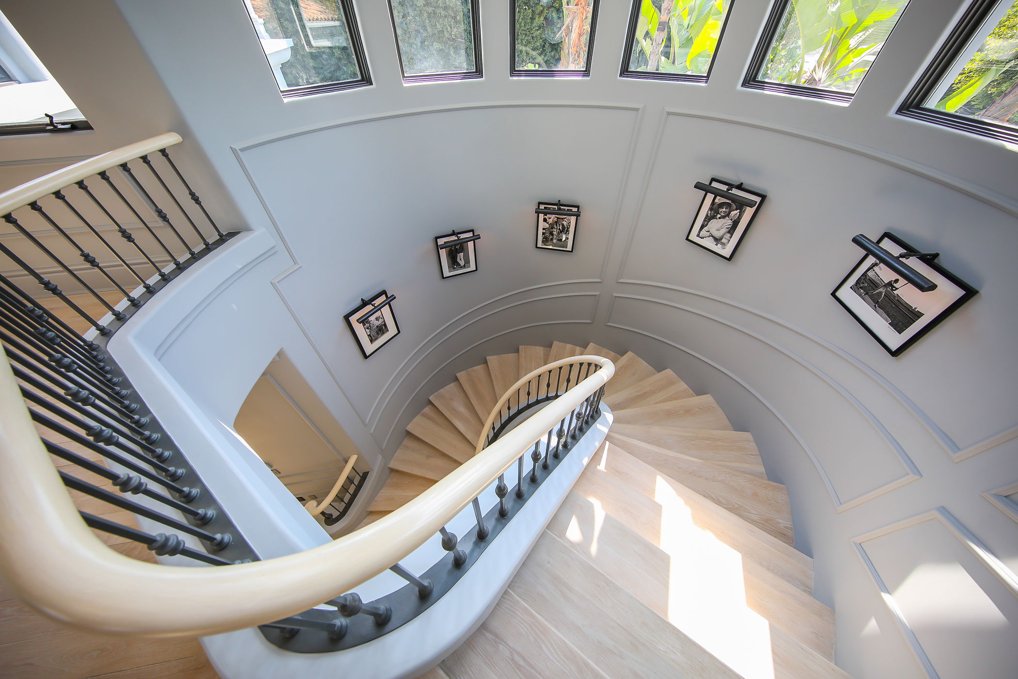 A Spectacular Contemporary Home with Majestic Views of the City, Ocean and Mountains in Beverly Hills by Maxime Jacquet (38)
