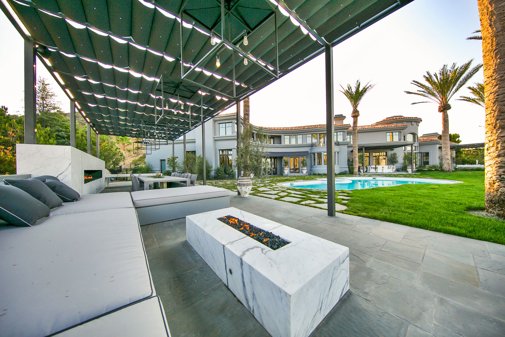 A Spectacular Contemporary Home with Majestic Views of the City, Ocean and Mountains in Beverly Hills by Maxime Jacquet (4)