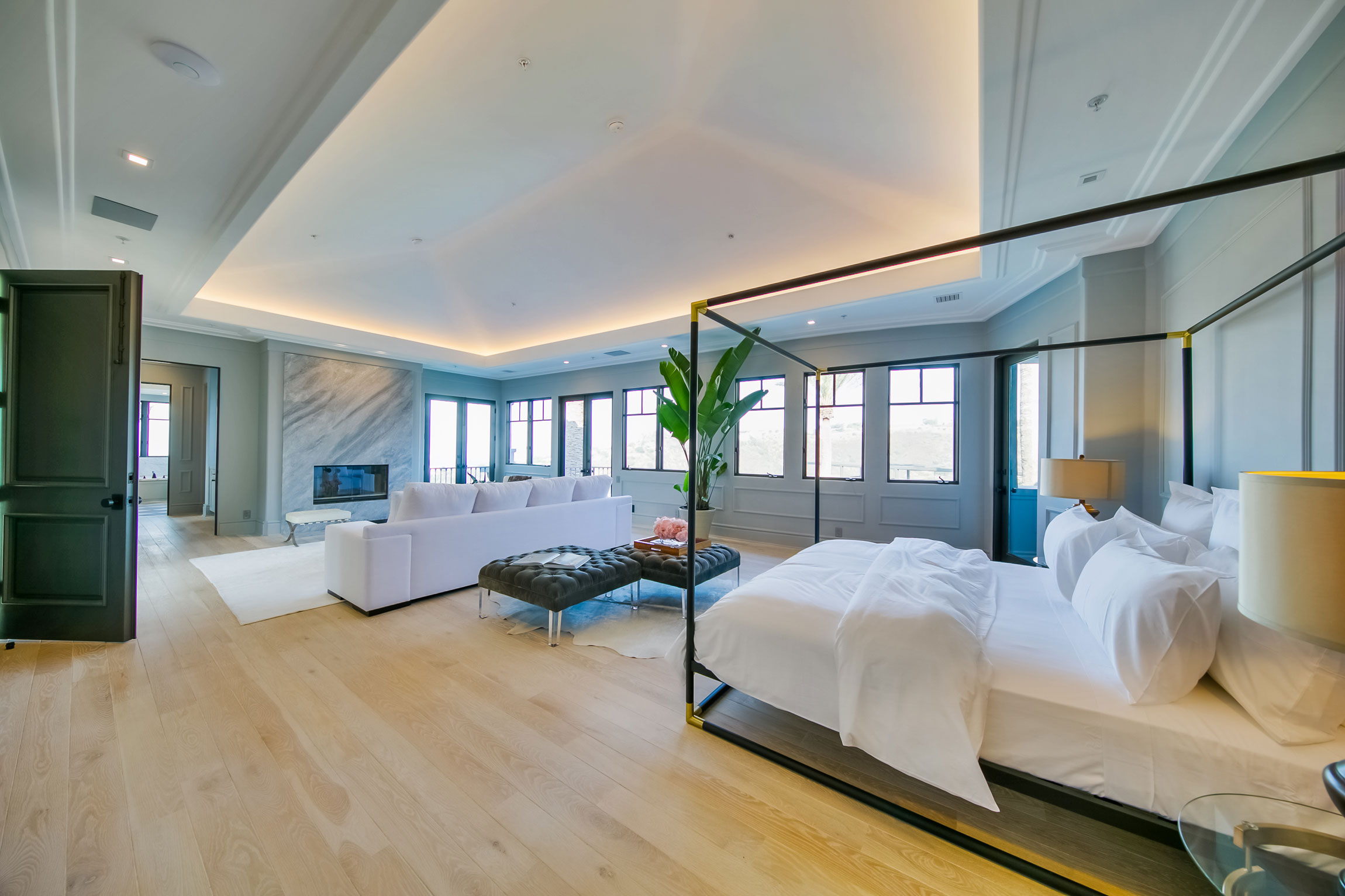 A Spectacular Contemporary Home with Majestic Views of the City, Ocean and Mountains in Beverly Hills by Maxime Jacquet (40)