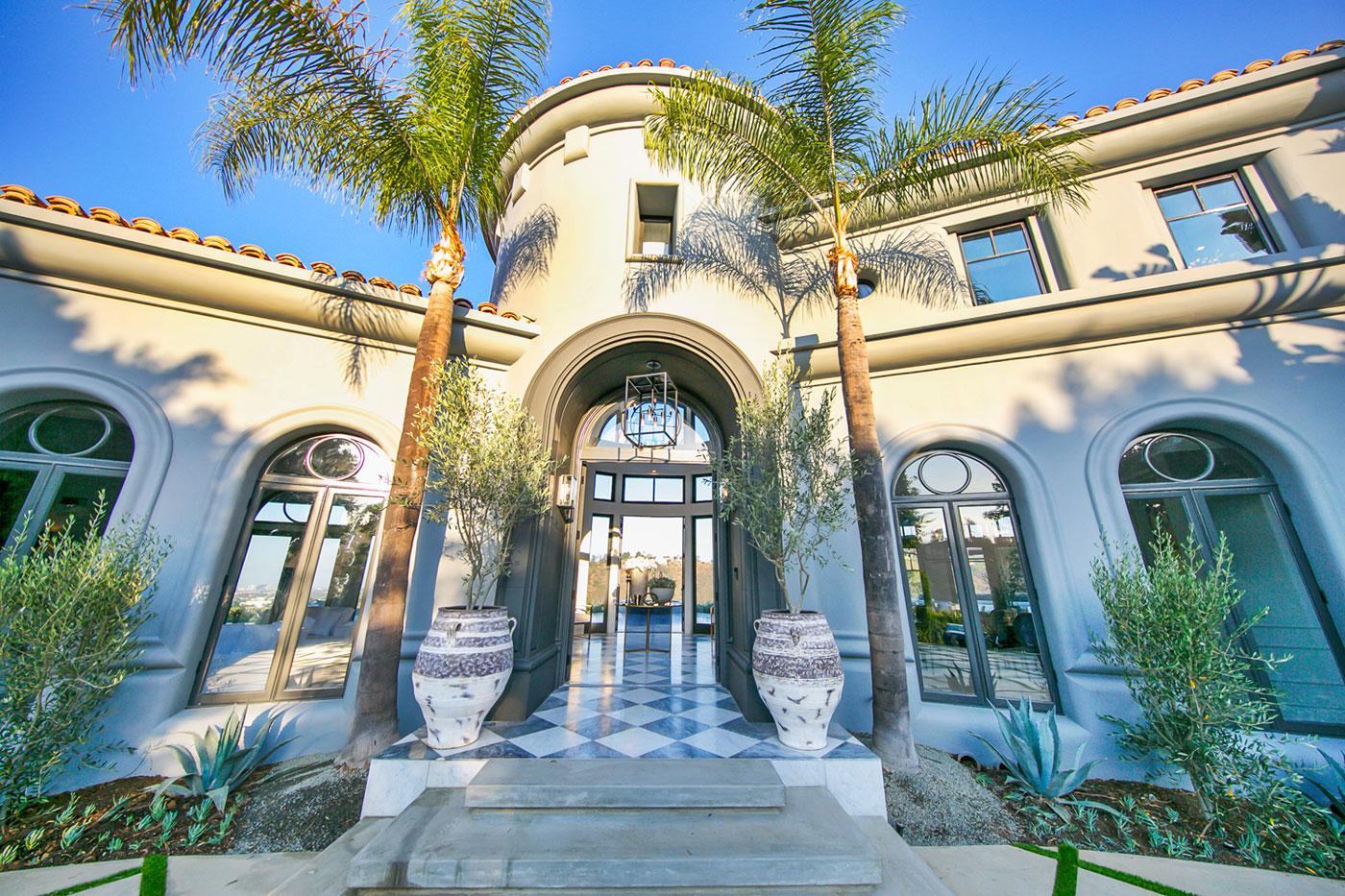 A Spectacular Contemporary Home with Majestic Views of the City, Ocean and Mountains in Beverly Hills by Maxime Jacquet (5)